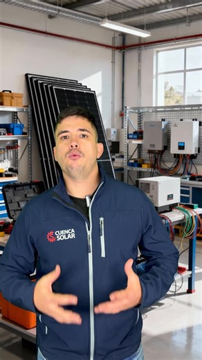 Victron: Multiplus vs Multiplus-II vs Quattro | Diferencias CLAVE (Aislada o Autoconsumo) Multiplus, Multiplus-II, Quattro... La gama de inversores/cargadores de Victron Energy es increíble, pero ¿cuál es la diferencia real y cuál necesitas TÚ? En este vídeo de CuencaSolar, te explicamos las diferencias clave para que elijas el equipo correcto para tu instalación solar, ya sea aislada o de autoconsumo conectada a la red. 🔵 RESUMEN RÁPIDO 🔵 * **Multiplus (Clásico):** El estándar para instalacio