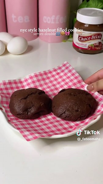 Delicious Hazelnut-Filled Cookie Recipe
