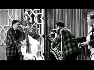 Bill Haley and His Comets - (Presented by Alan Freed) RUDY's ROCK.avi