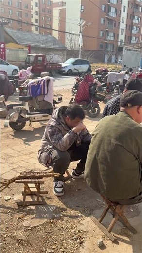 Man unknowingly bites branch after sugar cane swap prank in Shandong, China