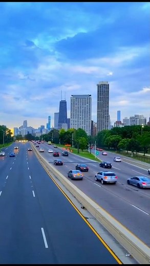 Chicago Skyline in 4K 😍 | Stunning Drone View of DuSable Lake Shore Drive #Shorts #travel #city