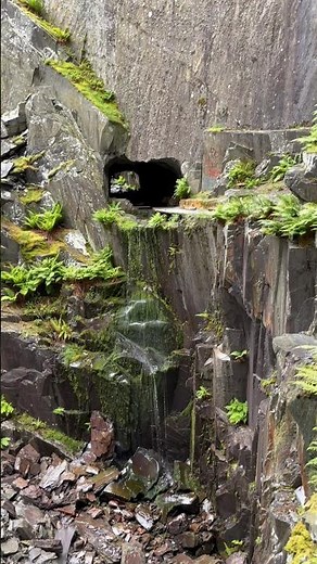 HIDDEN UK WATERFALL - DINORWIG QUARRY (North Wales) 🏴󠁧󠁢󠁷󠁬󠁳󠁿 #waterfall #hiddengems #cave