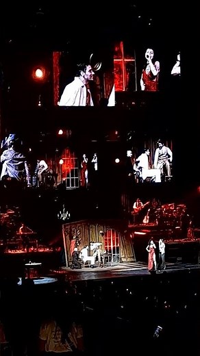 Mucha data - Cazzu (Movistar Arena)