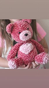 We Love you Beary much 🧸🐻 https://thecrochetcrowd.com/crochet-valentines-bear/ | The Crochet Crowd