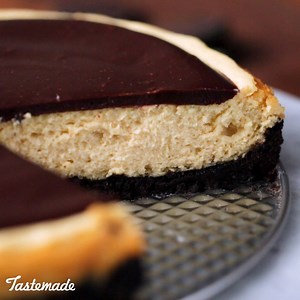 3M views · 9.4K reactions | Kiss this cheesecake - it's Irish. Full Recipe: taste.md/2DeEWNU | Tastemade | Facebook