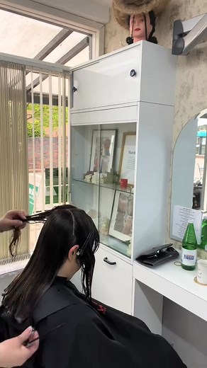 Stylist Maria 🎀 📍Giovanna hair salon 💇🏼‍♀️ 01234-352527#giovannahairsalon #bedfordsalon #bedfordshiresalon #wecareaboutyourhair #ghdhair #wella | Giovanna Hair Salon