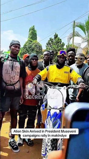 ALIEN SKIN - ARRIVES WITH SUPPORTERS AT A CAMPAIGN RALLY