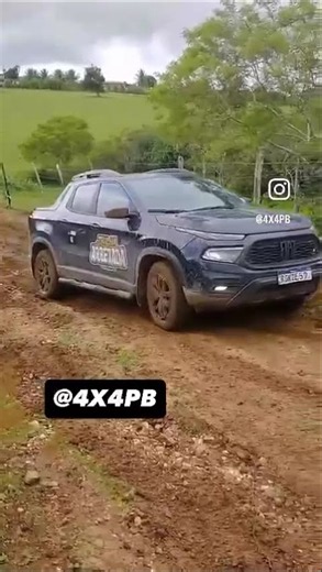 Fiat Toro na Trilha acaba em batida