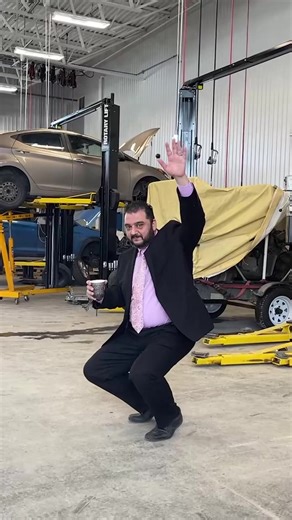 Un peu en retard à la trend, mais nous devions montrer les skills d'Amine! 🕺#buckinghamhyundai #hyundai #quebec #ottawa #gatineau #outaouais #carsoftiktok #dealership #dealershiplife #givemesomechallenge