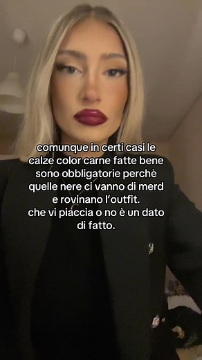 Consigli per Outfit con Calze Color Carne e Nere