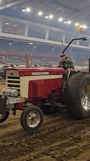 Modified Antique Farmall tractor making horsepower at the 2025 Tunica Southern Nationals Antique Tractor Pull #tractorpulling #motorsport #antiquetractor #farmall | Pulling Texas