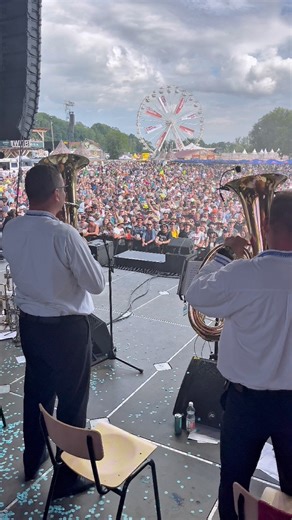 🔥 Woodstock der Blasmusik 2025 – Tausende Menschen, eine Stimme 💙💙 Danke, dass ihr jeden Ton mit uns gefühlt habt 🫶 Woodstock der Blasmusik #blasmusik #blaskapelle #dunajskakapela #orchester #einfachgeil #musikverein #geilezeit #veranstaltung #wdb #blasorchester #blechbläser #holzbläser #blasmusikkapelle #wdb #brass #volksmusik #tuba #trompete #trumpet #lovepeaceblasmusik #blasmusikliebe #wirtshausmusik #tenorhorn #brassband #musik #schlagzeug #musikkapelle #woodstockderblasmusik | Dunajská 