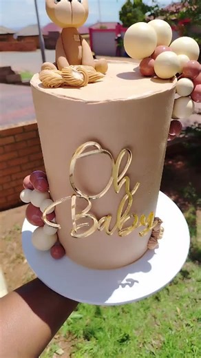 baby shower and gender reveal cakes are not something I do regularly but I love making them so much #genderrevealideas #cakeideas #babyshowercake