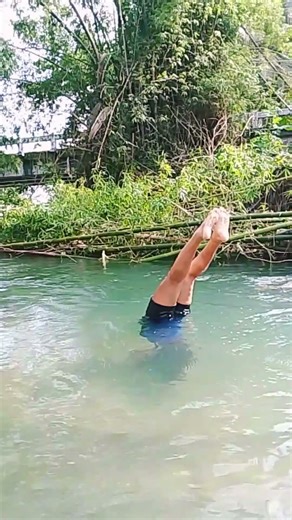 itinaas mo pa sana, handstand swim challenge