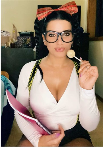 Cátia Azevedo (@catia_azevedo)’s videos with TQG - KAROL G & Shakira