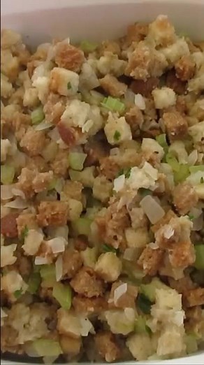 Thanksgiving Day STUFFING/DRESSING 😋 Easy Recipe 🦃 #food #thanksgiving #homemade #recipe #enjoy