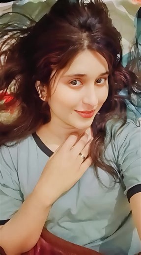 Kase Lag Rahi Hu: Celebrating Beauty and New Beginnings