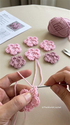 Easy 5-Minute Crochet Flower Tutorial! 🌸Learn how to crochet these cute flowers in minutes!