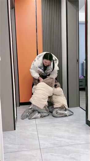 Three little bears, can't tell which is which! #CuteKidsFunnyDailyLife #HumanChildhoodBafflingBeh...