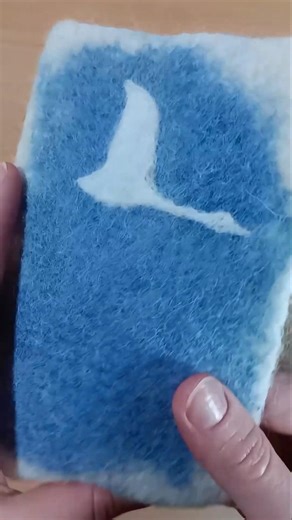 I store my earrings in wool 🦢