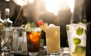 Drinks com rum: 10 receitas para inovar e aproveitar essa bebida