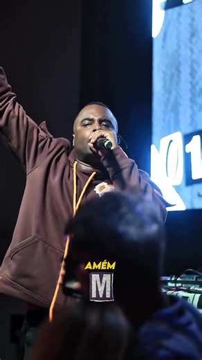 Favela Sorrir: MC Kelvinho's Hopeful Anthem