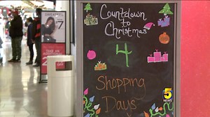 Malls Extend Hours For Holiday Season; Shoppers Take Advantage
