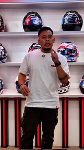 Ediaaannn @arai_indonesia ini cuma ada 10 di dunia broookkkkkk!! Makasih @rc_motogarage . . . . Boleh unboxing liat2 kek mana helm seharga mobil ini 🤩 - Jadi, kalau kalian pilih mobil atau helm ini? | Antonius Rangga