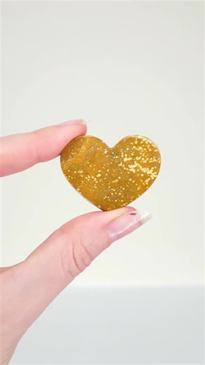 Orbicular Jasper Heart 🤍🌿✨ Soft orb patterns and warm earthy tones. If you’re drawn to it, you may be calling in grounding, balance and gentle stability. On E T ♡ Y