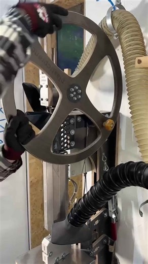 Making carabiners from recycled plastic