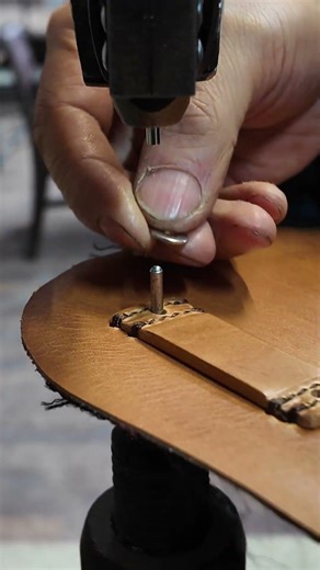 Handmade installation of copper rivets for daily use#bagmaking #leather #bag #brass #copper #rivet