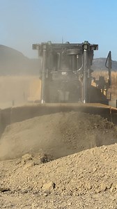 D7 on the move🤩 Grade Training never looked so good. Pushing dirt while building skills at the Malaga Demonstration and Learning Center 💛 . Want to learn more about Caterpillar Operator Training? Visit catoperatortraining.com | Caterpillar Demonstration and Learning Centers