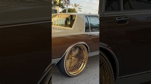 Chevy Caprice on 26’s Wire Wheels Slidin
