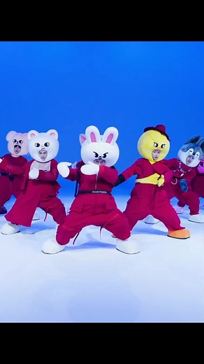 Stray Kids 'Thunderous' SKZOO Performance Video