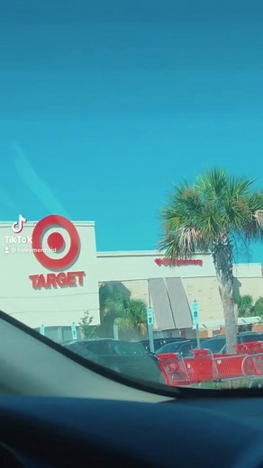 What do mermaids eat? #yumipartner @helloyumi #mermaid #mermaidtail #tastetest #snacks #performer #underwater #beach #summer #Target #targetfinds #realmermaid #snacksforkids #superfoods #healthy #healtyeating #fyp