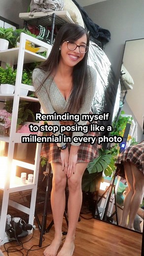 Evelyn Gonzalez on Instagram: "help i cant stop doing it 😭😭😭 i could be at a funeral and throw up the peace sign on accident . . . vocal feminization surgery updates soon 🤍 . . . #millennials #meme #memes #funny #funnyvideos #relatable #relatablememes #tgirl #femboi #egirl"