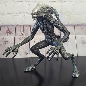 Vintage RARE 90s Alien Vs Predator Collectible Posable Action Figure Toy 1996