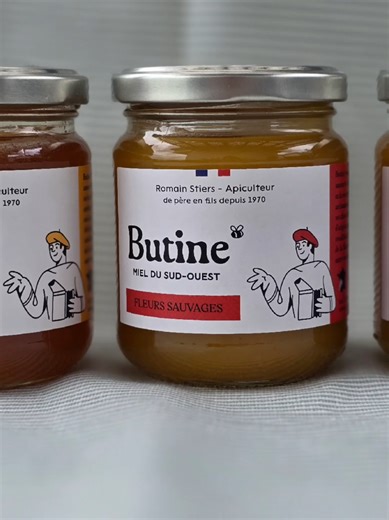 Every jar comes from a different season: Summer honey: light   easy Spring honey: creamy   velvety Wildflower honey: floral  aromatic No flavouring. No colourants. Just nature, bees, and time. #frenchfarmersmarket #madeinfrance #sgfoodie #honey #sentosacove