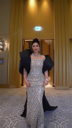 Lojain Omran on Instagram‎: ".. بالنسبة لي الحمدلله كانت ليلة مثل الحلم🥹❤️🫶🏼 ((بين عائلتي و أصدقائي و أحبابي)) شكرا أولا لرب العالمين على هالنعمة و إن شاءالله تكون دايمة شكرا لكل شخص صنع بوجودة سعادة و رسم بسمة شكرا لجميع اللي شاركوني في خلق ذكريات جميلة عمري ما راح أنساها من قلبي أحببببببكم ❤️🙏 .. المكان الخيالي :- @atlantistheroyal التنظيم و التنسيق المبدع :- @entree_events الضيافة الراقية و الكيكة :- @ashk_catering العشا الطيب من يد الشيف @alielbourji .. المجوهرات :- @tiffanyandco الفستان