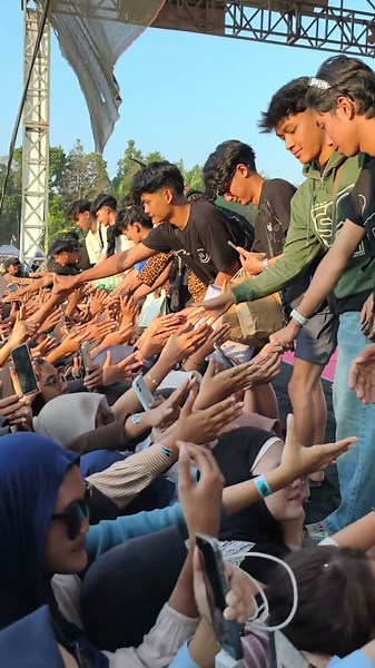 isal dapat kado banyak banget‼️ #garudawisnusatriamuda #gwsm