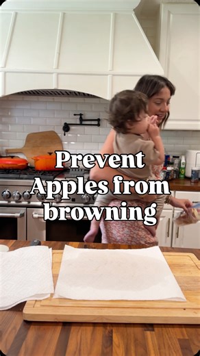 Virginia Mitchell on Instagram: "1/2 tsp of salt for every cup of water, can be done on a single apple, or for meal prepping . Soak in salt water for 5 minutes, pat dry, and seal tightly, removing as much air as possible for your zip lock back! This will stop the apples from browning for up to 5 days with peel still on, and 3-4 days for peeled apples! #momsover30 #momof3 #momtips #lifehacks #momhacks"