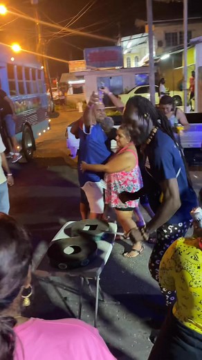 De Party Start🥳😁🥵 #ShareLikeFollowComment Tel. 494-5756 | One Love Party Bus