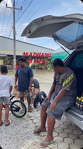 82K views · 9K reactions | Dadi tukang tambal ban mung kurang...