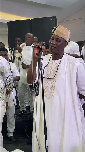 WATCH THE PERFORMANCE OF KING WASIU AYINDE ON STAGE