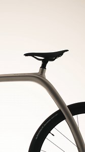 Metropolitan Bike, the timeless icon of Rizoma, reborn in Solar Titanium—where innovation meets legend. A color forged by light, mystery, and the precision of time itself. Every surface becomes a stage for a revolution in style. | Rizoma