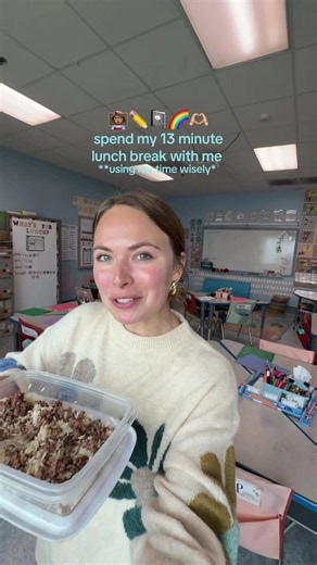 Queen of using my time wisely 🤭✨✏️ how long is your lunch time? #teacher #spendthedaywithme #teacherlife #teachertok #dayinthelife