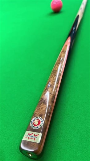 Cue of week… An easy choice this week! New in, Somdech Cues Thailand Ultimate XX #60 Beautiful full shaft with 2 ‘kings of wood’ making up,this 6 splice stunner; Pink Ivory & Thuya Burl with a titanium ferrule to top it off! https://woodhousecues.co.uk/pages/somdech-cues #snooker #cues #poolplayers #cuesports