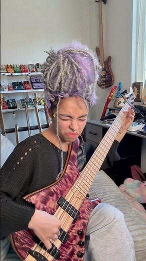 Mohini Dey playing Bassline from Be that Man by DarWin