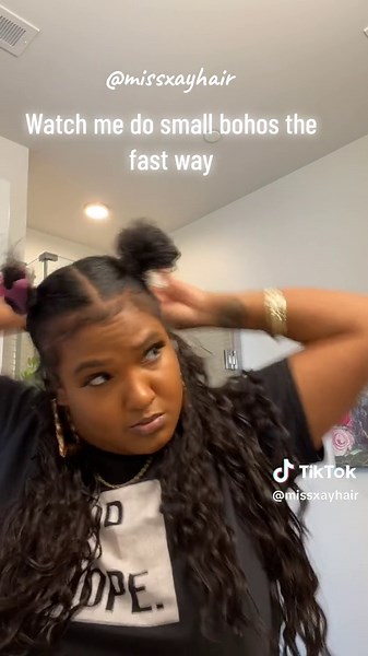 Small bohos the fast way !! Sew in in the back braids in the front!! Text 4702230154 to get this look for the low!! #atlbraider #braidstutorial #bohoknotlessbraids #atlhairstylist #atlantahairstylist #atlantabraider #braidsatl