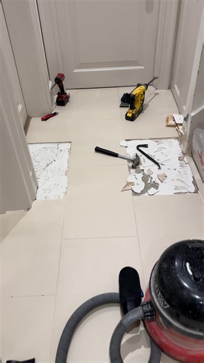 Tile Replacement Process: Fixing Broken Tiles